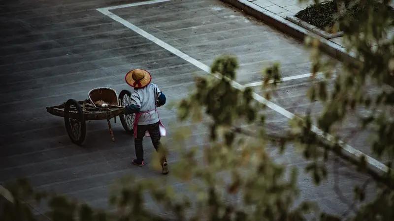 我提个问题，谁能回答一下？
你说会不会有这样一种人，什么都不用干，就能得到别人的