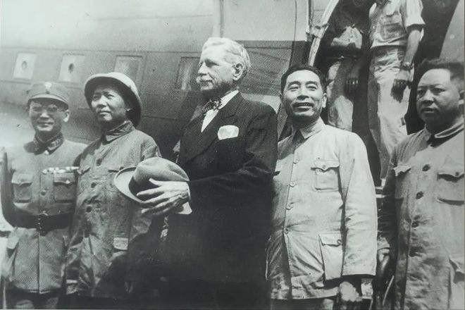 毛主席为什么能在“重庆谈判”全身而退返回延安？
1945年秋季，中国大地上战火尚
