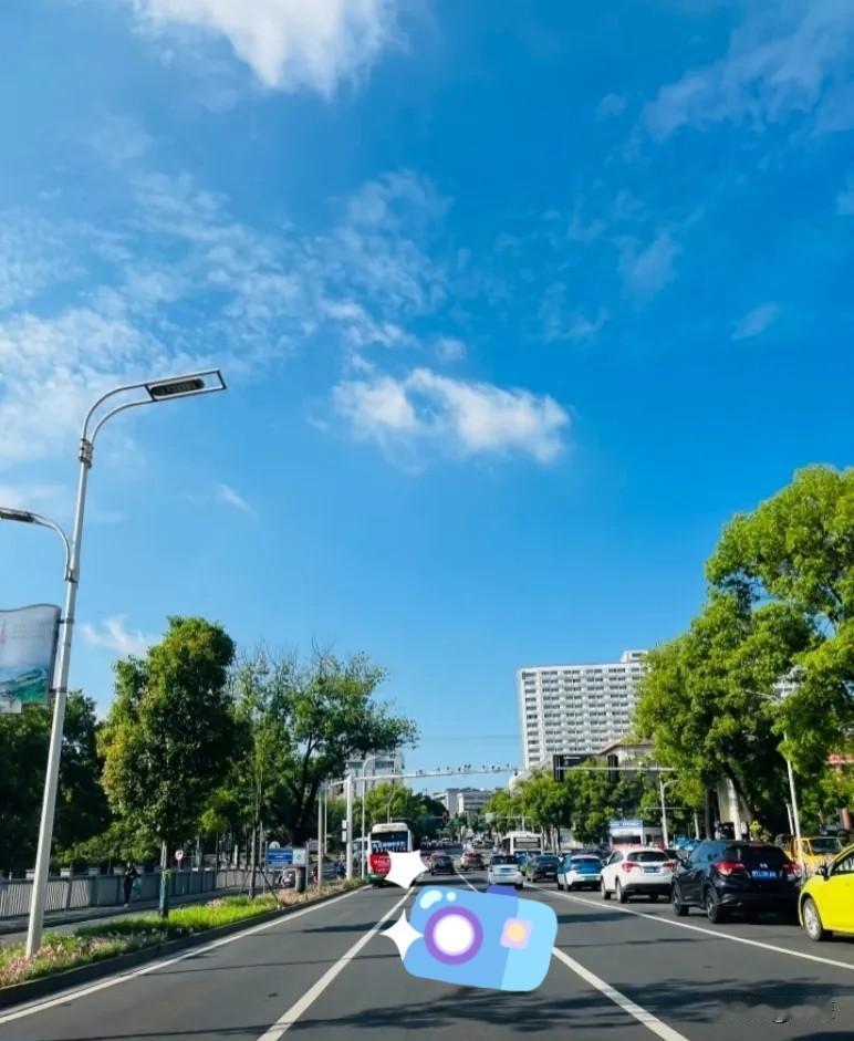 提前预警！
8月7日晚立秋实锤，
三伏没结束，今年秋老虎真的不好熬。
 
给大家