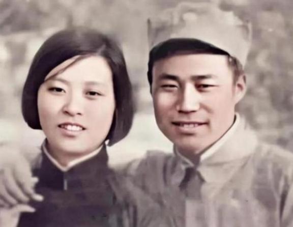 1978年，王近山在弥留之际，叮嘱身边的儿女说：“我一辈子都不会原谅你们的母亲，