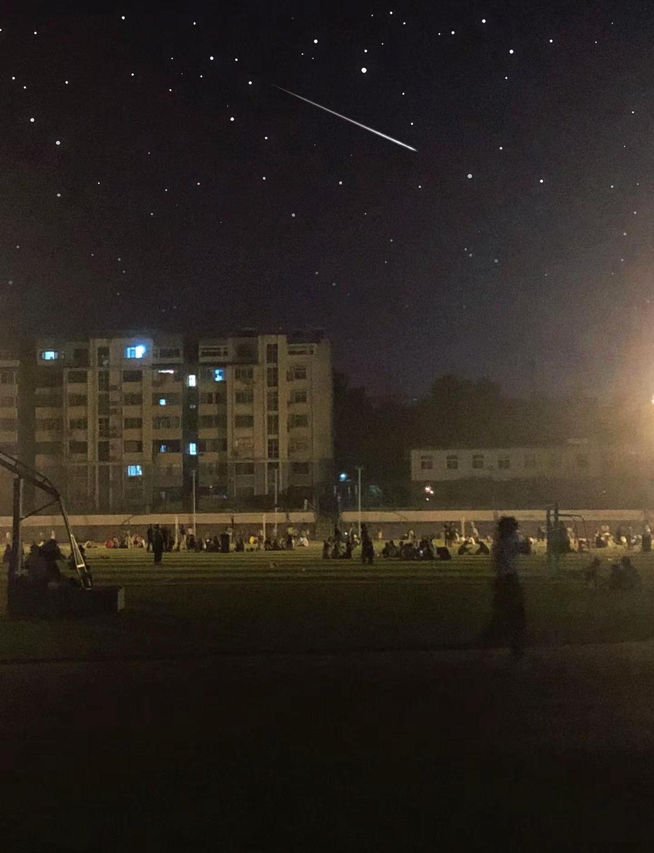 第一次带贺小蓝在体育场跑步🏃‍♀️体育生在跑道上像风一样奔跑的身影是青春气息感