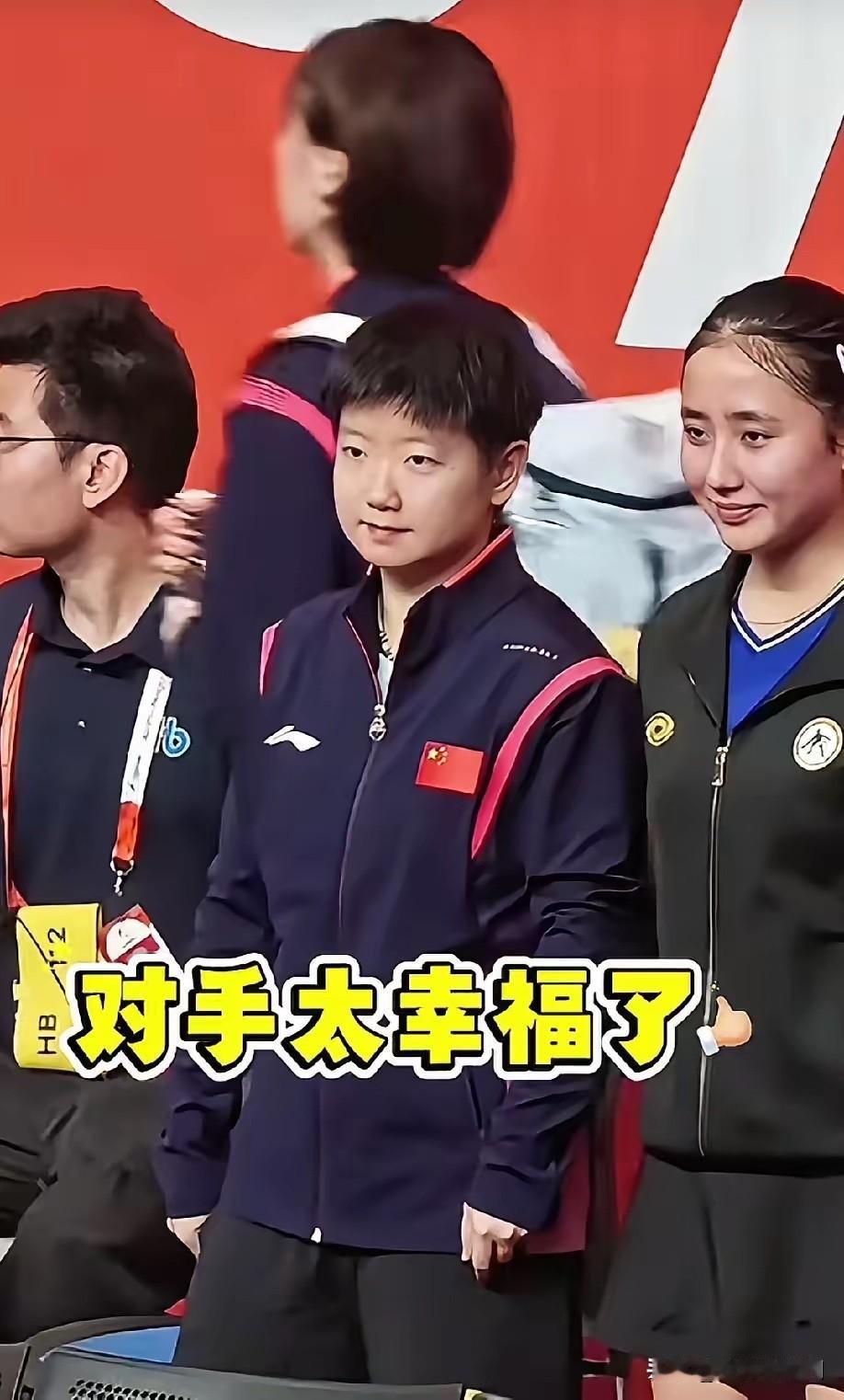 大家发现没
中国女团赢了乌兹别克斯坦后，乌兹别克斯坦的选手并没有立马离开，而是默