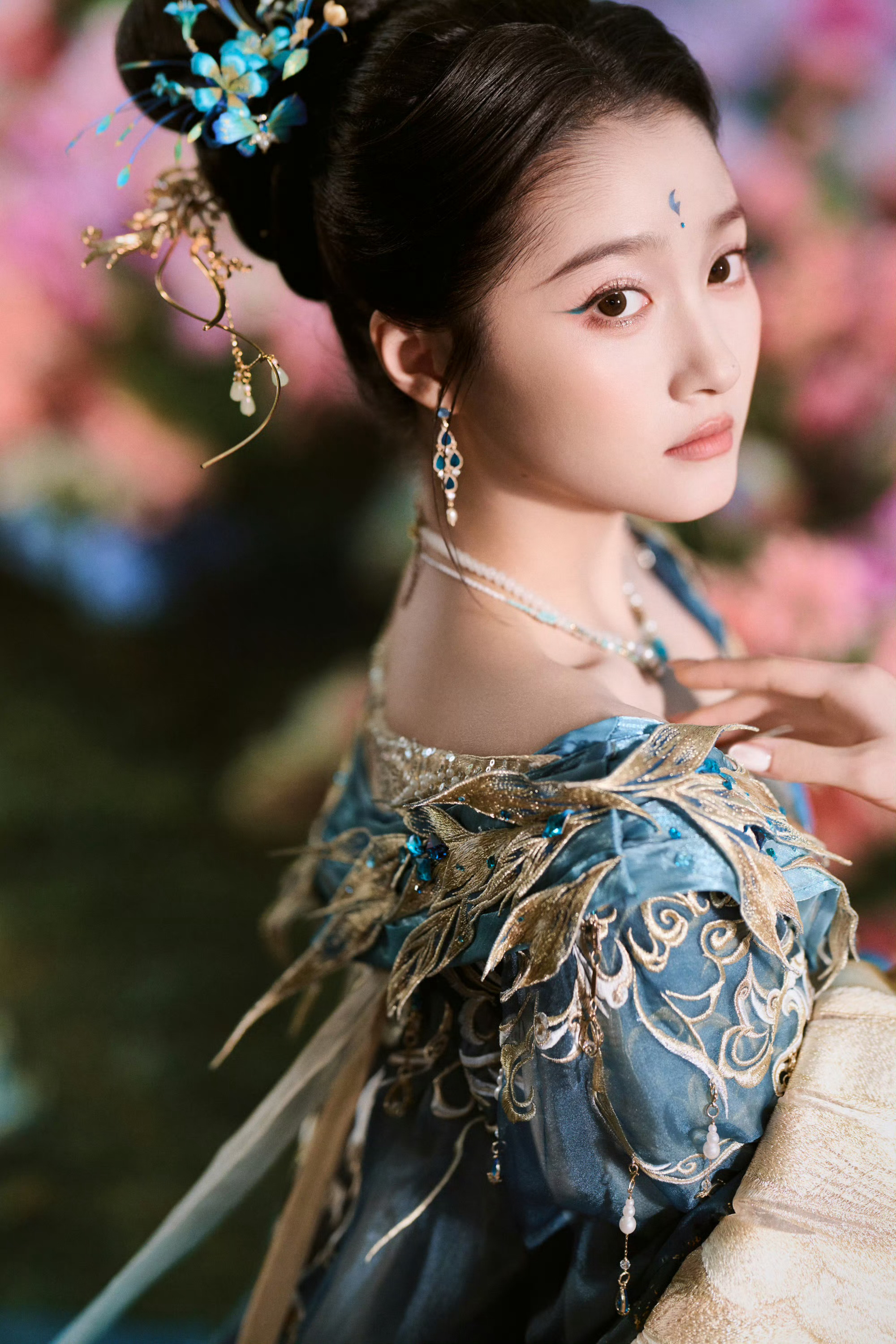 关晓彤优越的下颌线 这个优越的头骨姐姐你好美啊