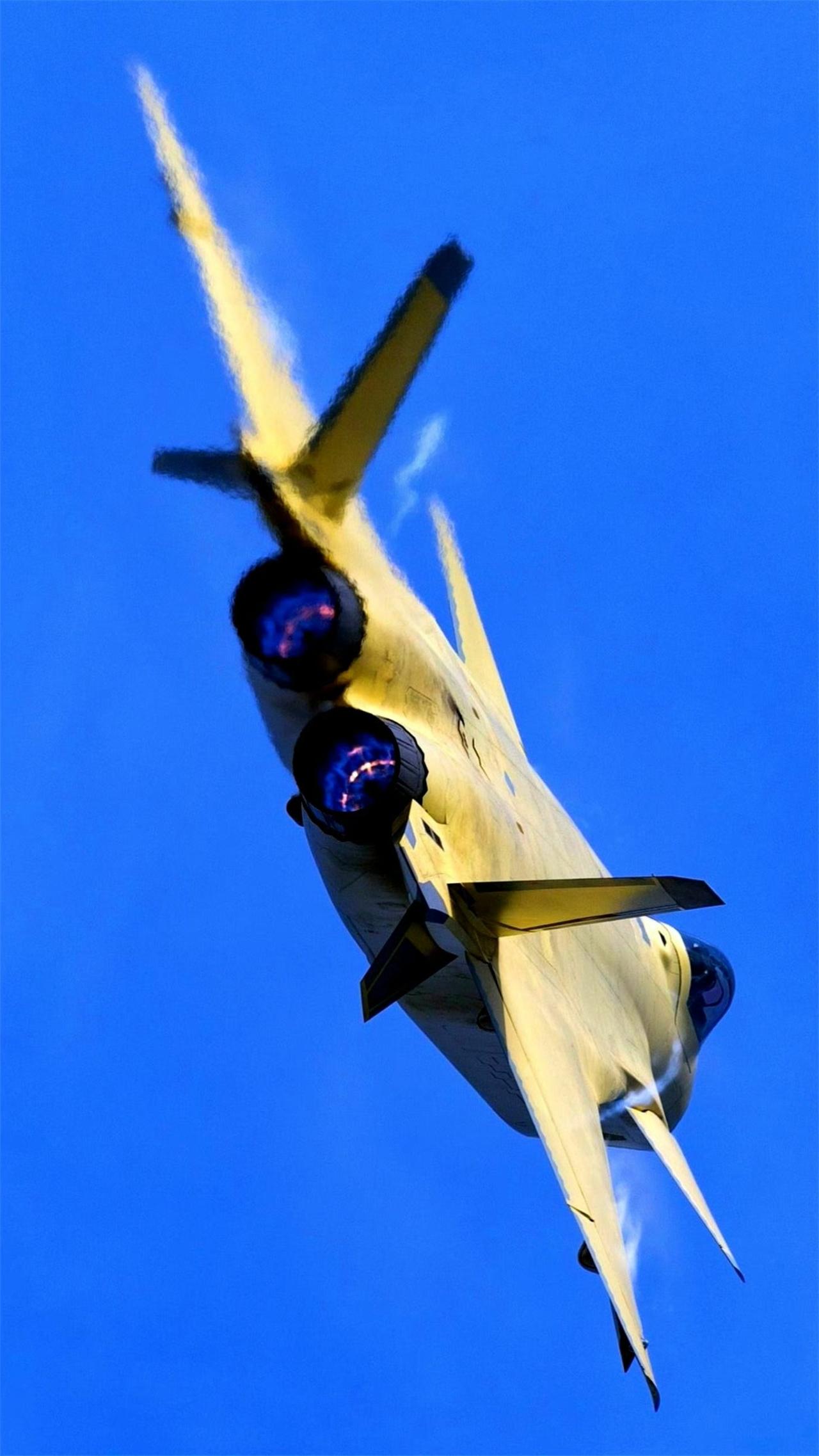 原始黄皮机高清图……
唯美军事图片