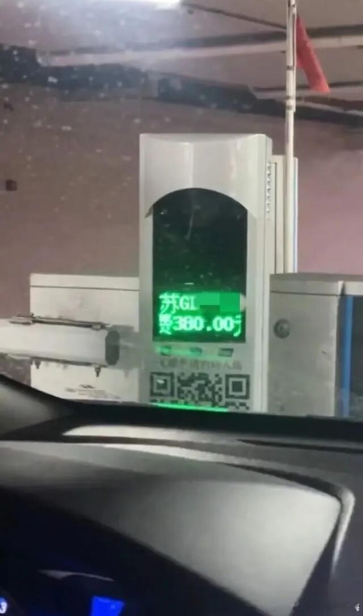 苏州市中心位置，都是明码标价，没有任何问题，自己的事情自己多上点心。住客住酒店停