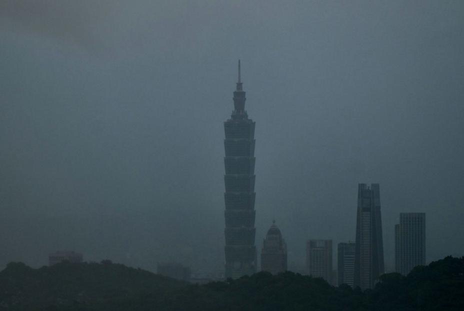 冰火两重天！台湾AI热潮下，传统制造业冷暖不均陷寒冬
 
“一半是海水，一半是火