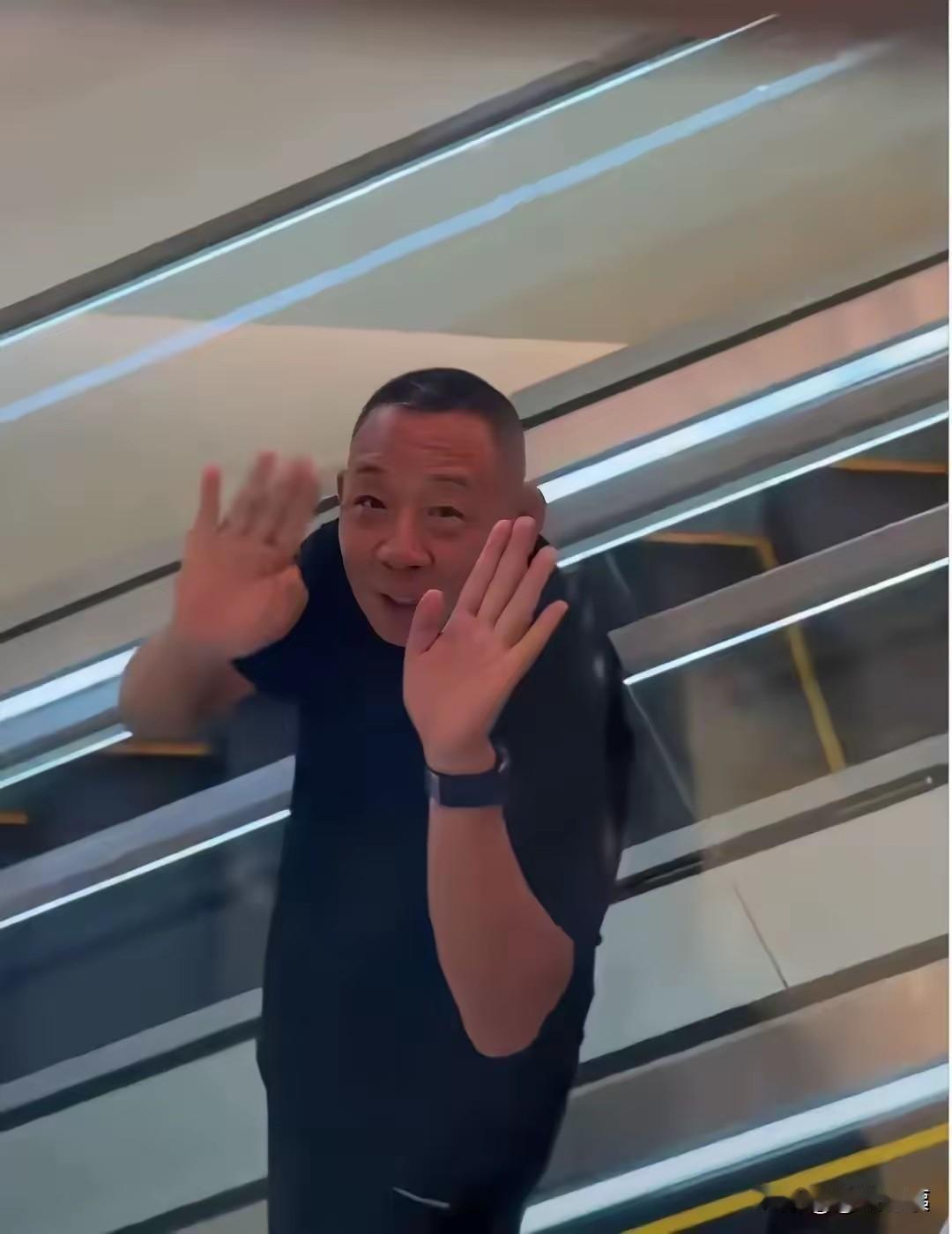 南京的友友分享
河南胖东来的老板，于东来现身南京建邺区华采天地，大家猜测这是要来