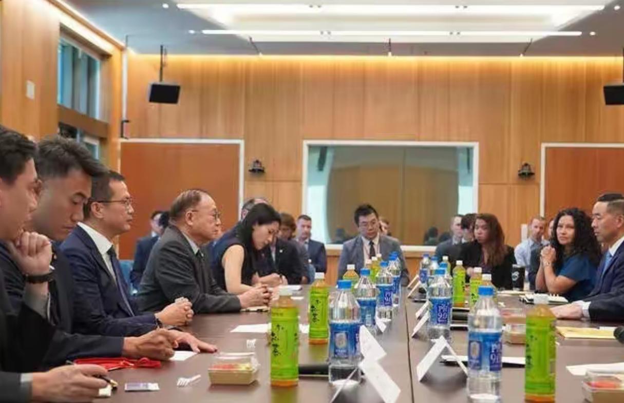 美国在台协会要约谈郑丽文，他们想好好谈谈了。
AIT就是这个所谓的美国在台协会的