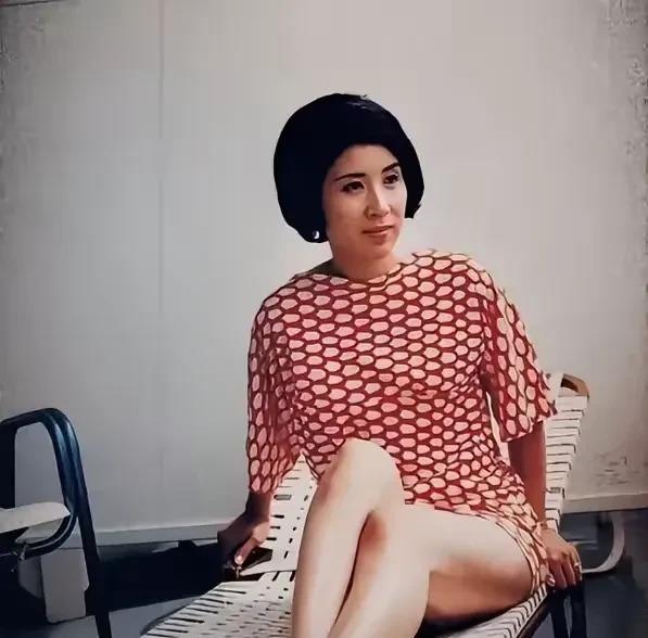 1960年，张灵蒲要是活着，那年他32岁。可他在1947年就去世了，那时候他老婆
