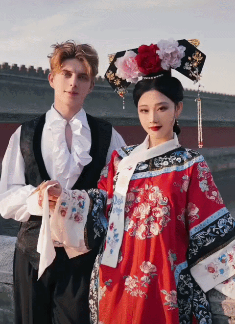 这是我见过最配的一对异国情侣了，之前两个人在国外生活多年，女孩子家里发生变故，男