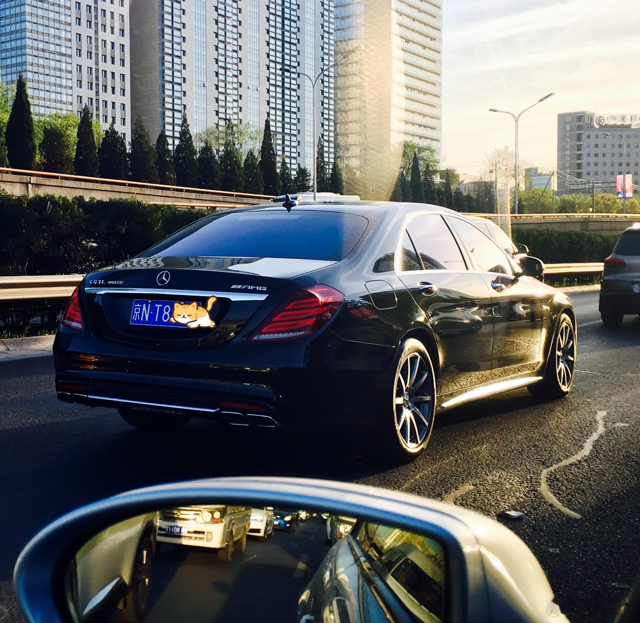 已经忘了微信是怎么取代QQ的了当年很多人都觉得QQ不可能输，可后来大家不知不觉把