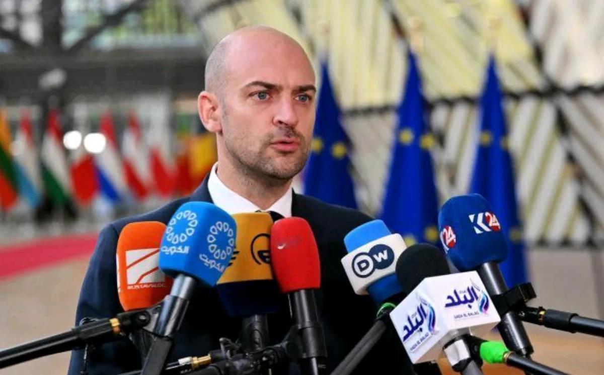 欧洲新闻网报道，当地时间23日，法国外长巴罗宣布，为展现巴黎对丹麦王国，和格陵兰