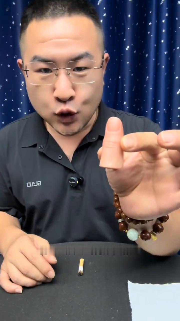 老板面前露一手，破格提升成店长。
重新说一遍。好神奇。大家好，视频中的魔术非常的