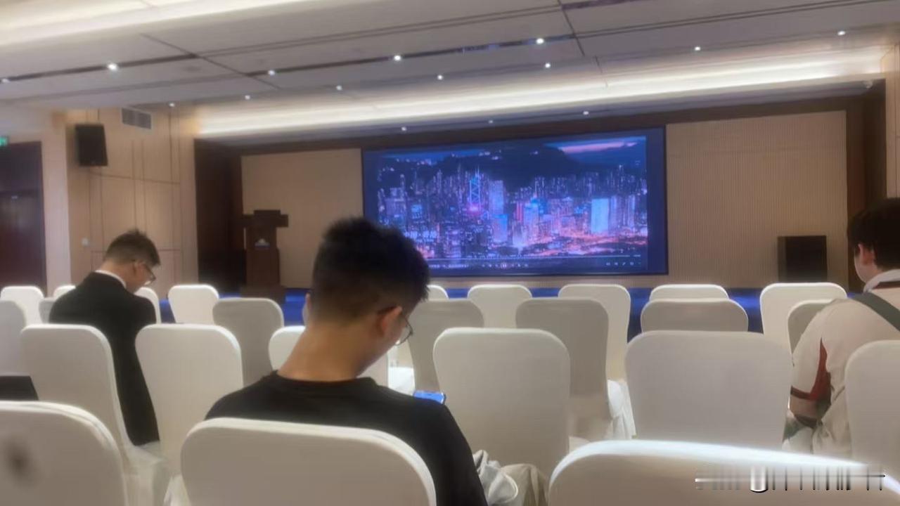 最近一段时间，儿子心里很忐忑，缘由就是那天下午央企新贵深圳中广核的一个电话。他校