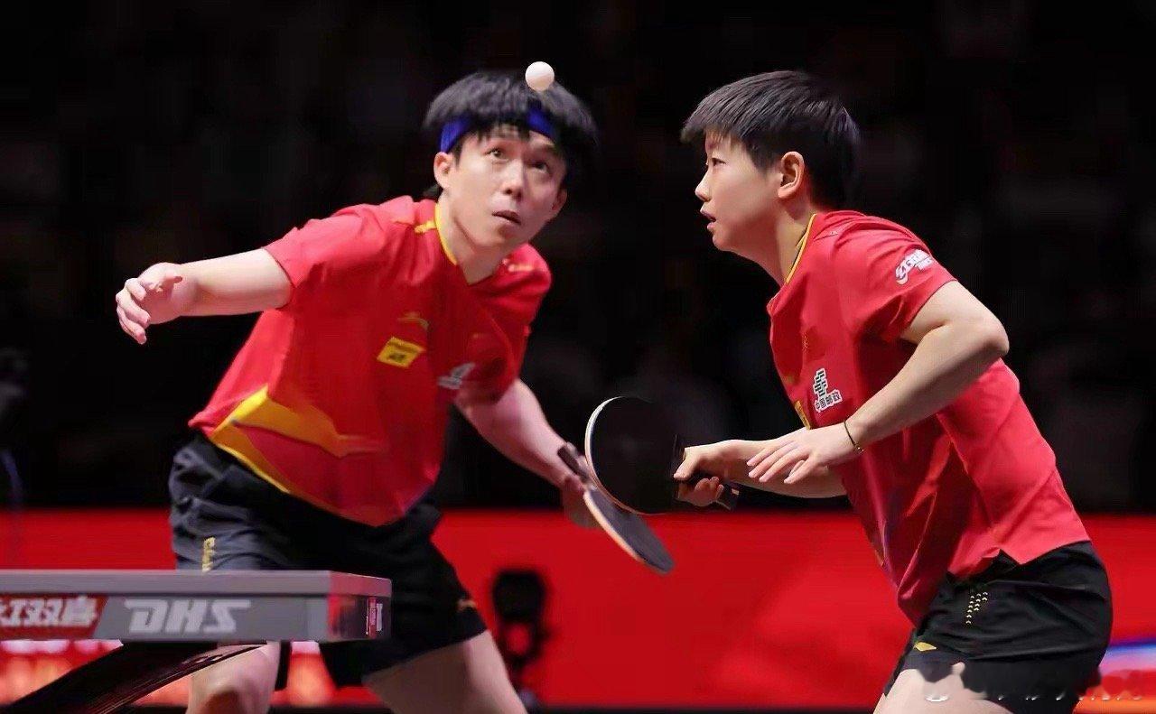 王楚钦、孙颖莎相继退赛后，反应了国乒三个无可争议的现状：1. 王楚钦退赛，国乒男