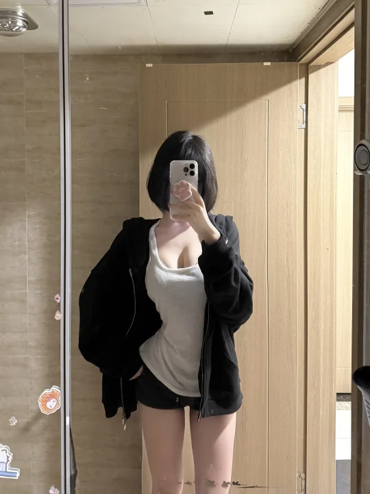 淑女穿搭 屌丝气质 黑色外套好酷