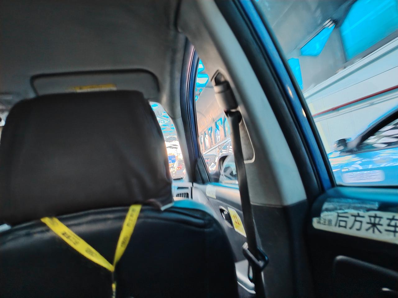 车费有点少，被出租车司机“抱怨”了。下午乘坐高铁在铁路宁波站下车后，前往南广场地