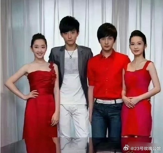 当年合照的四个小孩儿，如今个个都火遍大江南北 