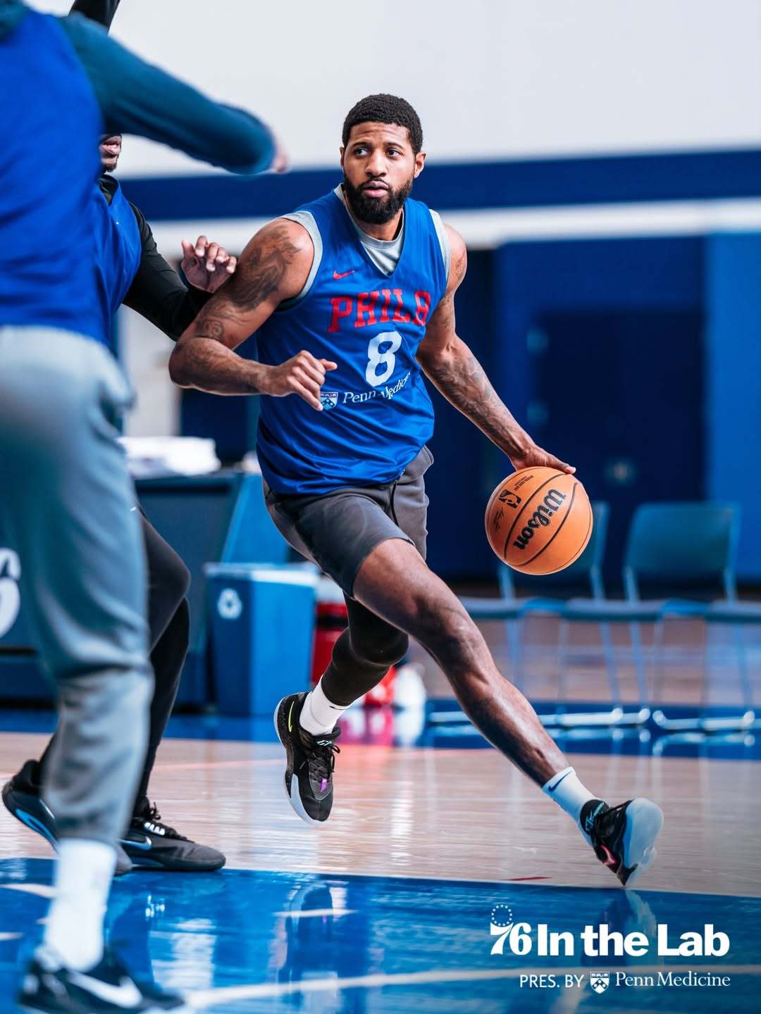 lab work！费城76人官方更新动态，分享了一组今日早前球队集训时拍摄的酷图