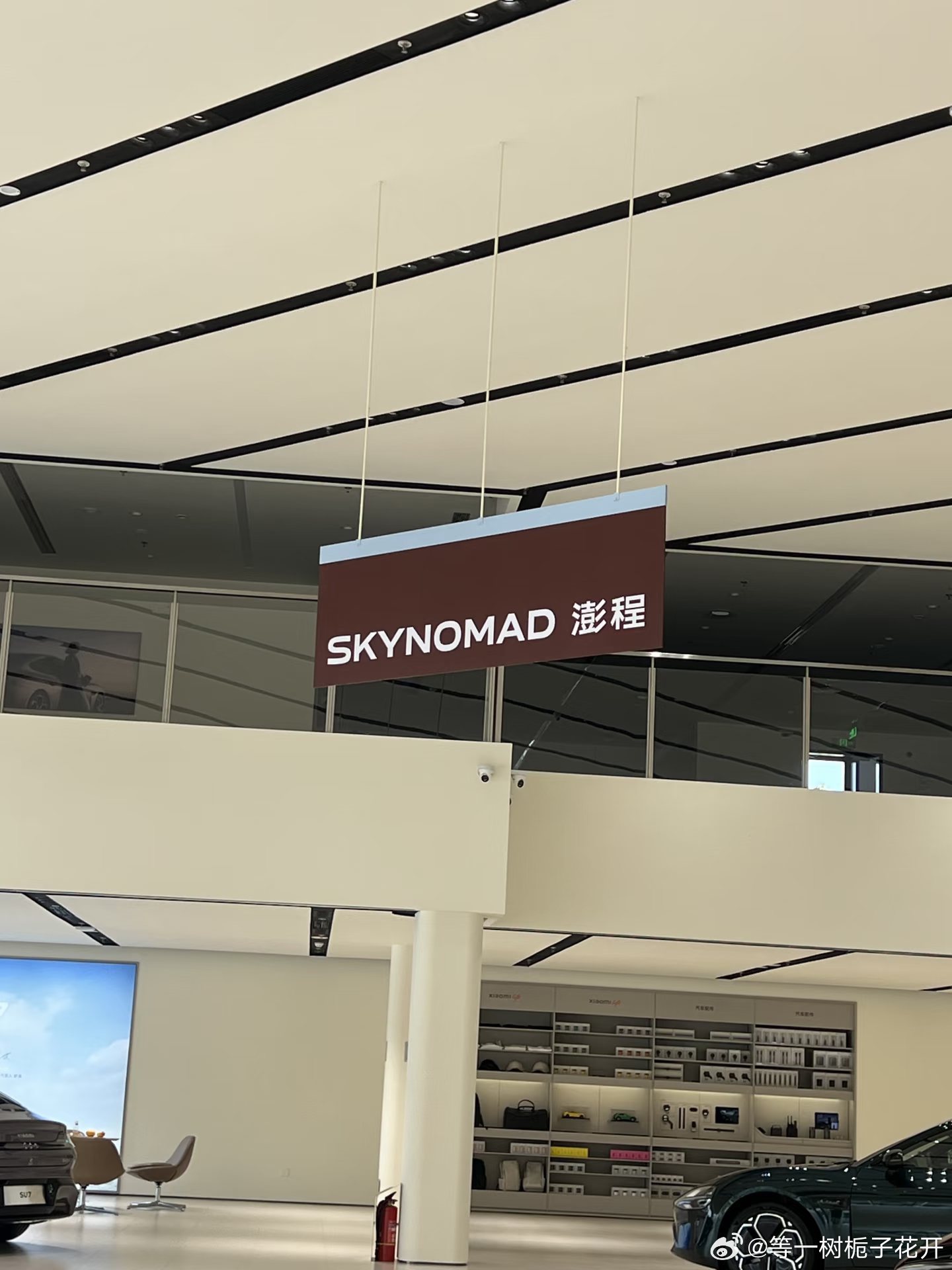 雷军 它来了它来了，它踏着七彩祥云快来了！ 小米澎程