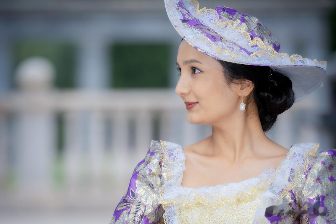 欧风服饰美女人像一组
拍摄地点：石家庄欧韵公园 
友情出镜：凯迪 
组织妆造：五