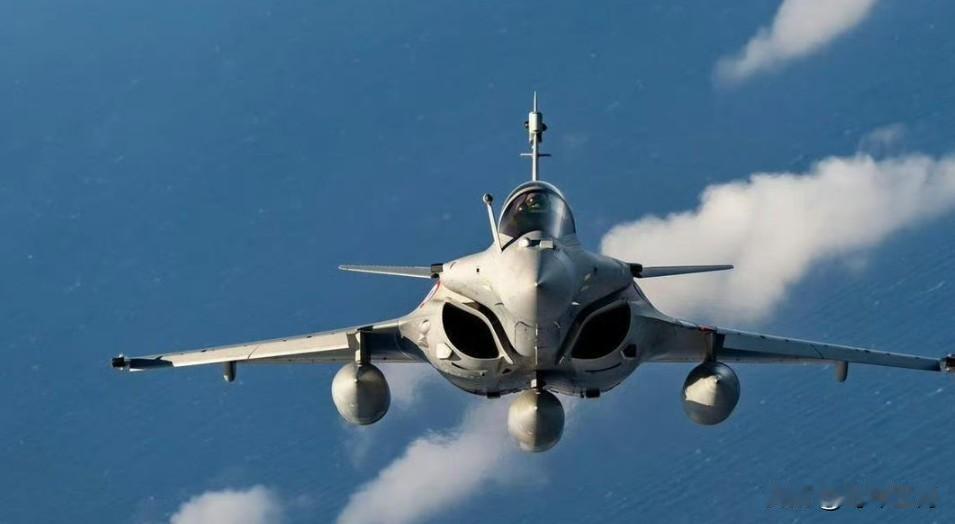 巴黎正在释放明确信号：如果基辅正式提出需求，法国“准备好”向乌克兰交付阵风战斗机