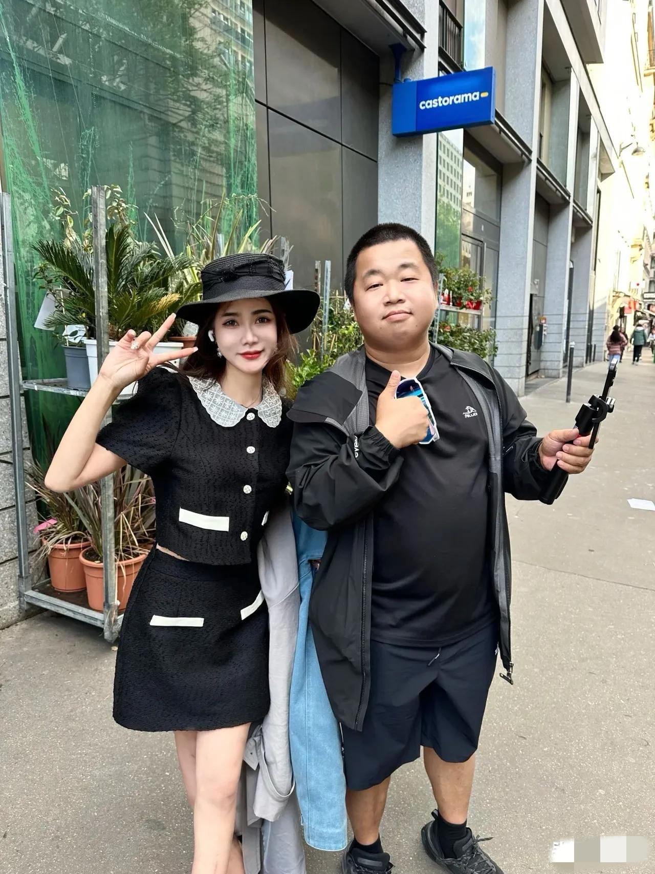 刚刚查了下，
不查不知道，原来
蓝战非icon说，只要有一个亿不结婚这辈子就不会