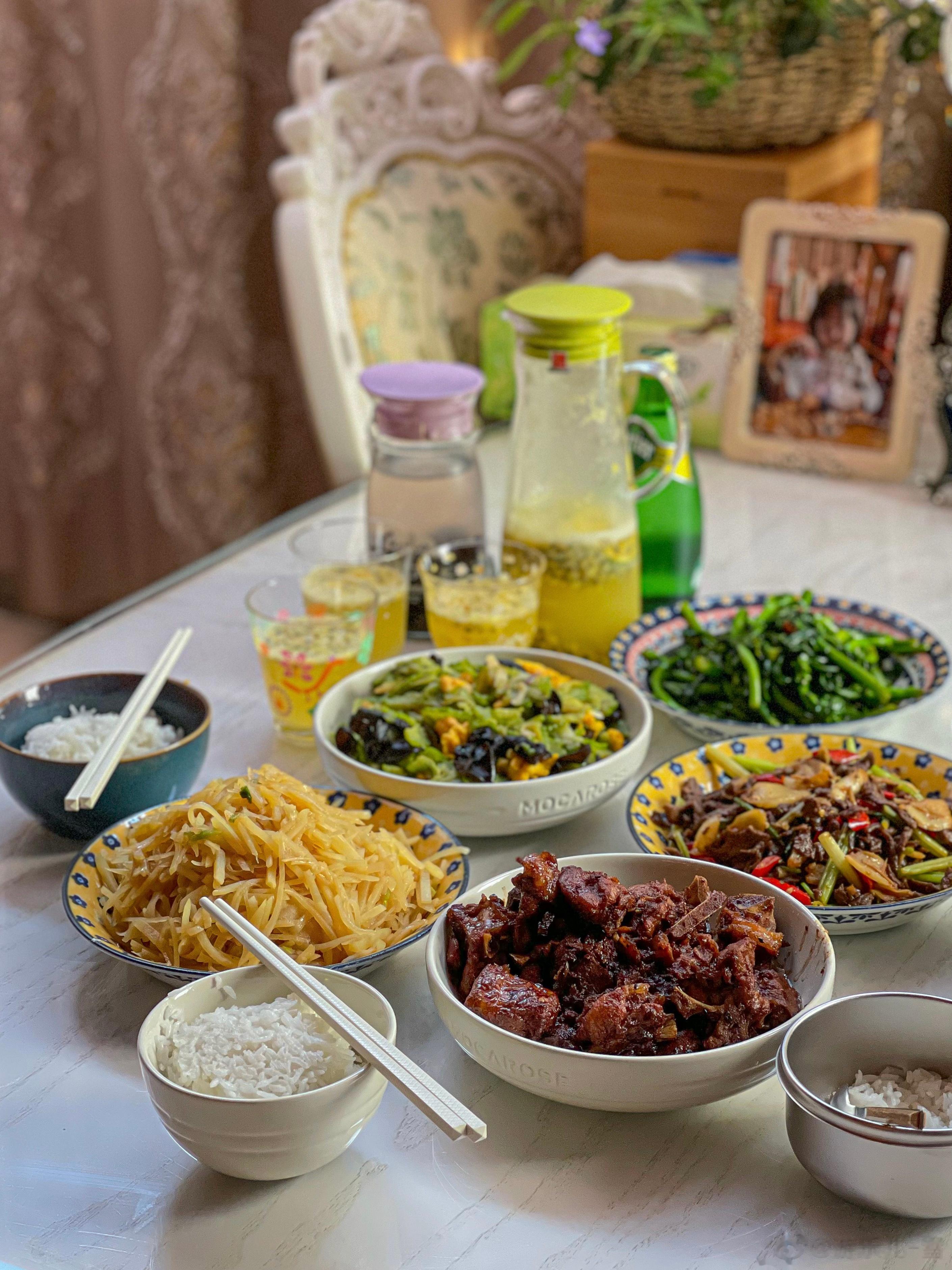 周末愉快！干杯🍻[嘻嘻] ​​​