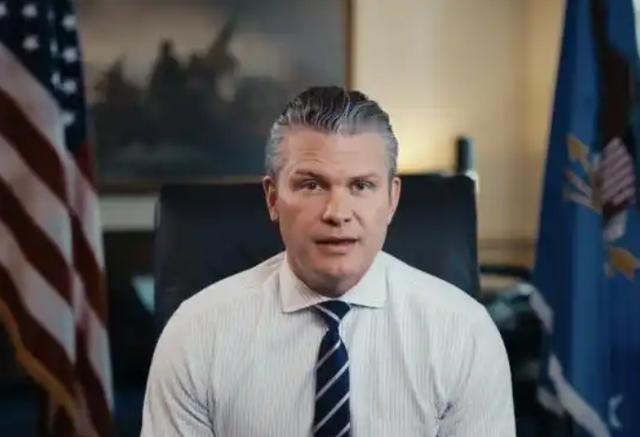 美国国防部长赫格塞思签署了一道让人头皮发麻的文件。从今以后，所有美军士兵，可以在