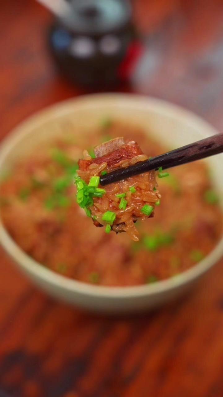 🥢糯米排骨这样蒸，香软脱骨，软糯入味，大人小孩都爱吃。

1️⃣排骨剁成长段，