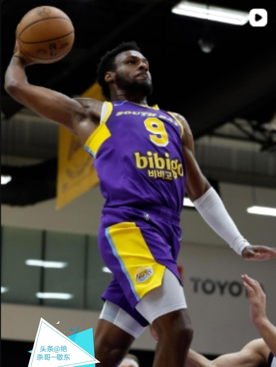 太子起飞老詹点赞！布朗尼G联赛战斧劈扣喜提最佳进球。
詹姆斯大儿子布朗尼在湖人G