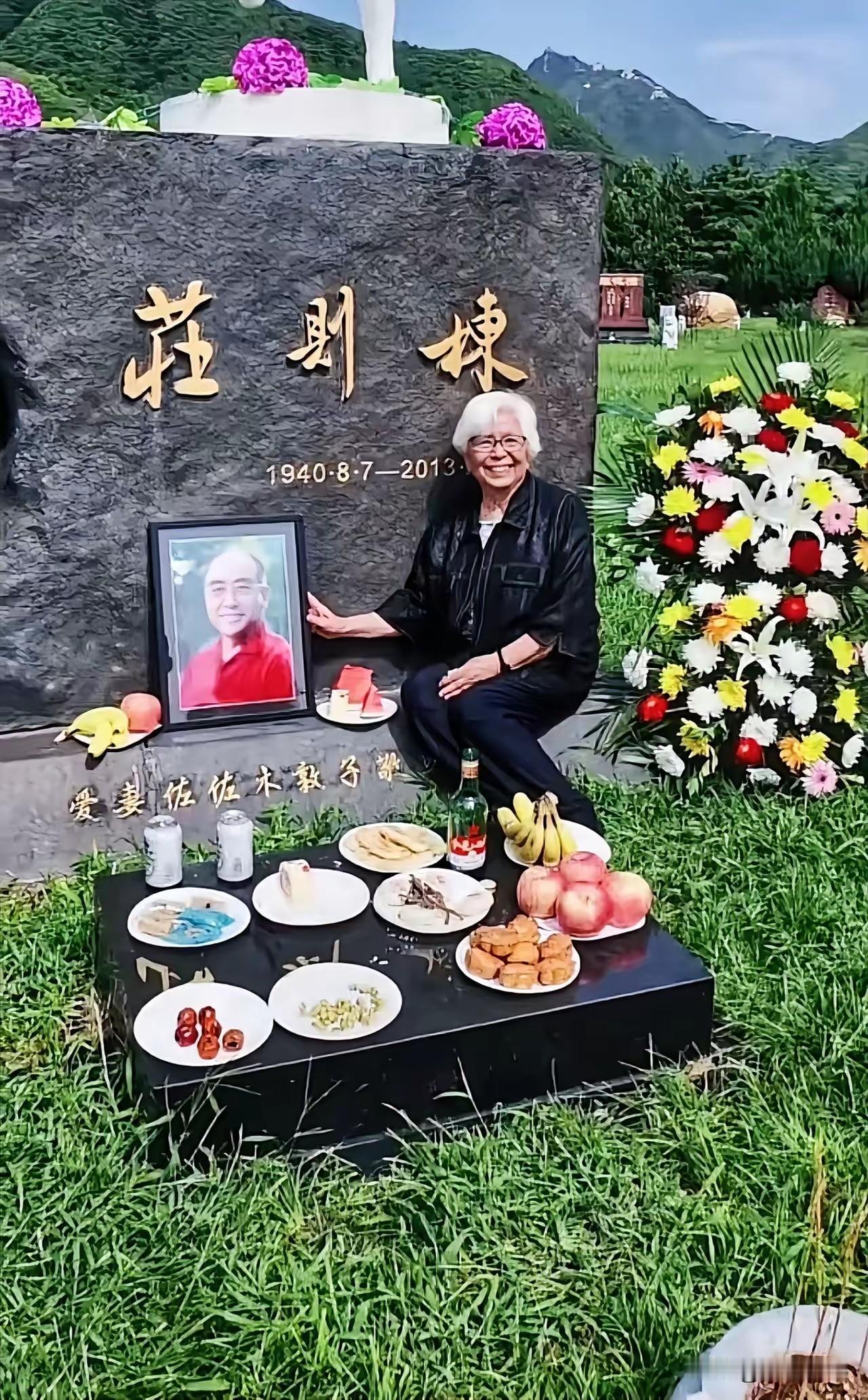 跨越山海的半生深情！82岁老人千里赴京，墓碑前赴一场迟来的相聚
 
2026年8