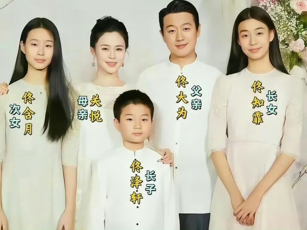 佟大为结婚17年零绯闻，两个女儿长得亭亭玉立，小儿子被宠成宝，关键是佟大为长的还