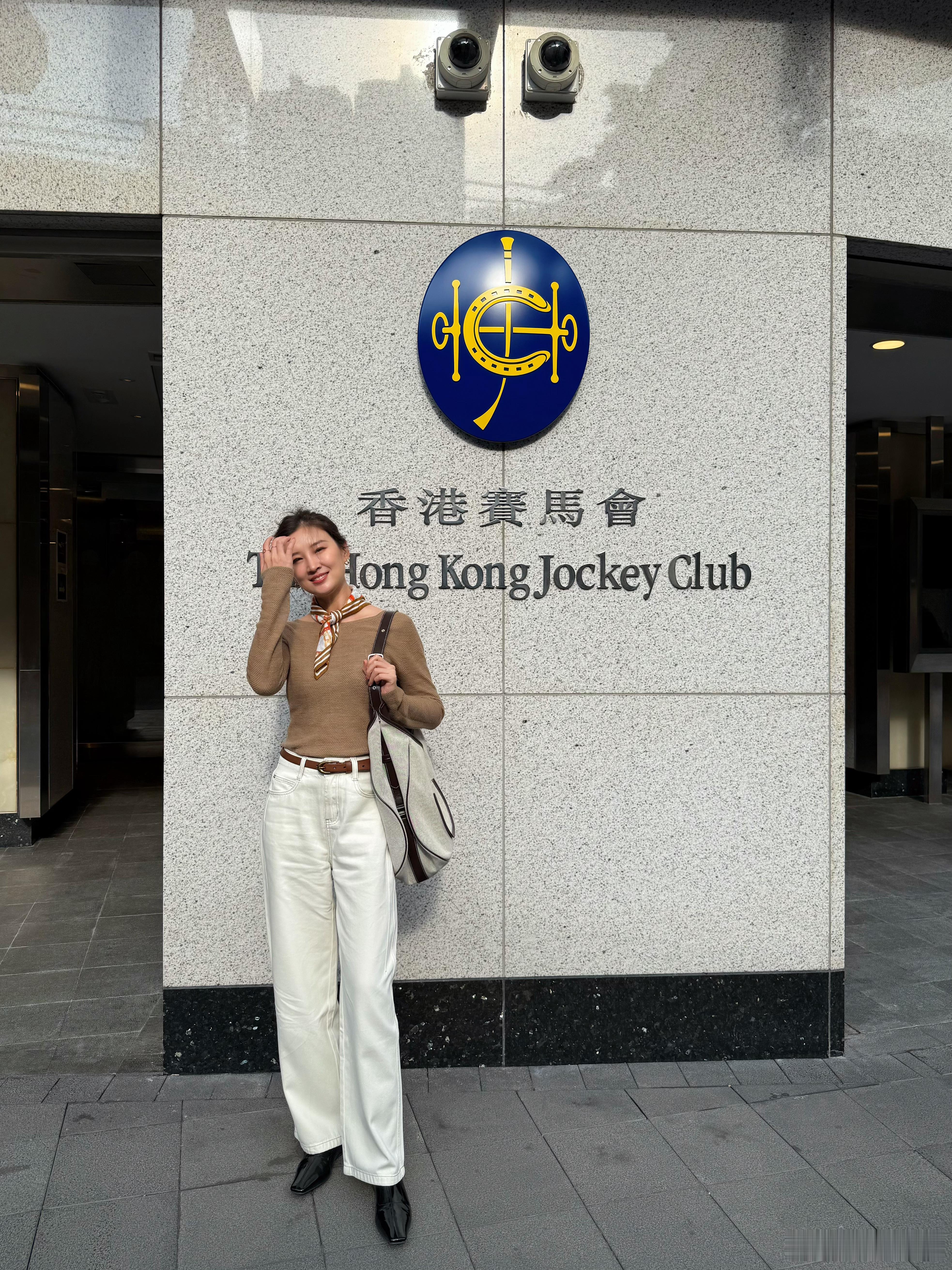 今年10个月做到COT啦。感谢公司高层把颁奖典礼安排在香港马会（第一次买马就中啦