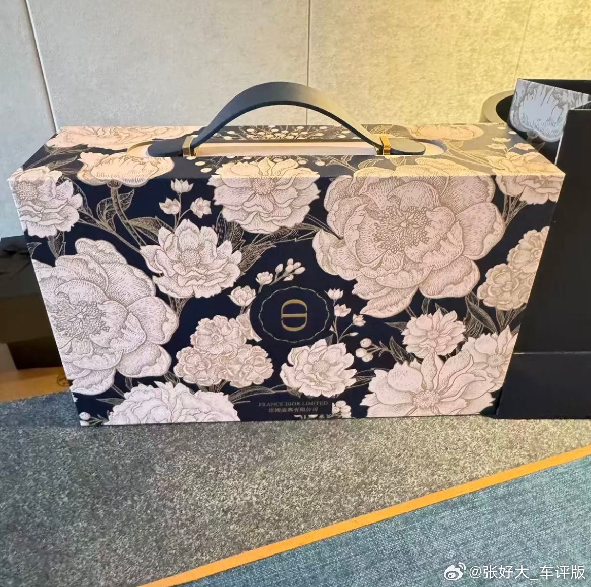 抽一个眼熟的铁粉送Dior 中秋礼盒，后天开。 ​​​