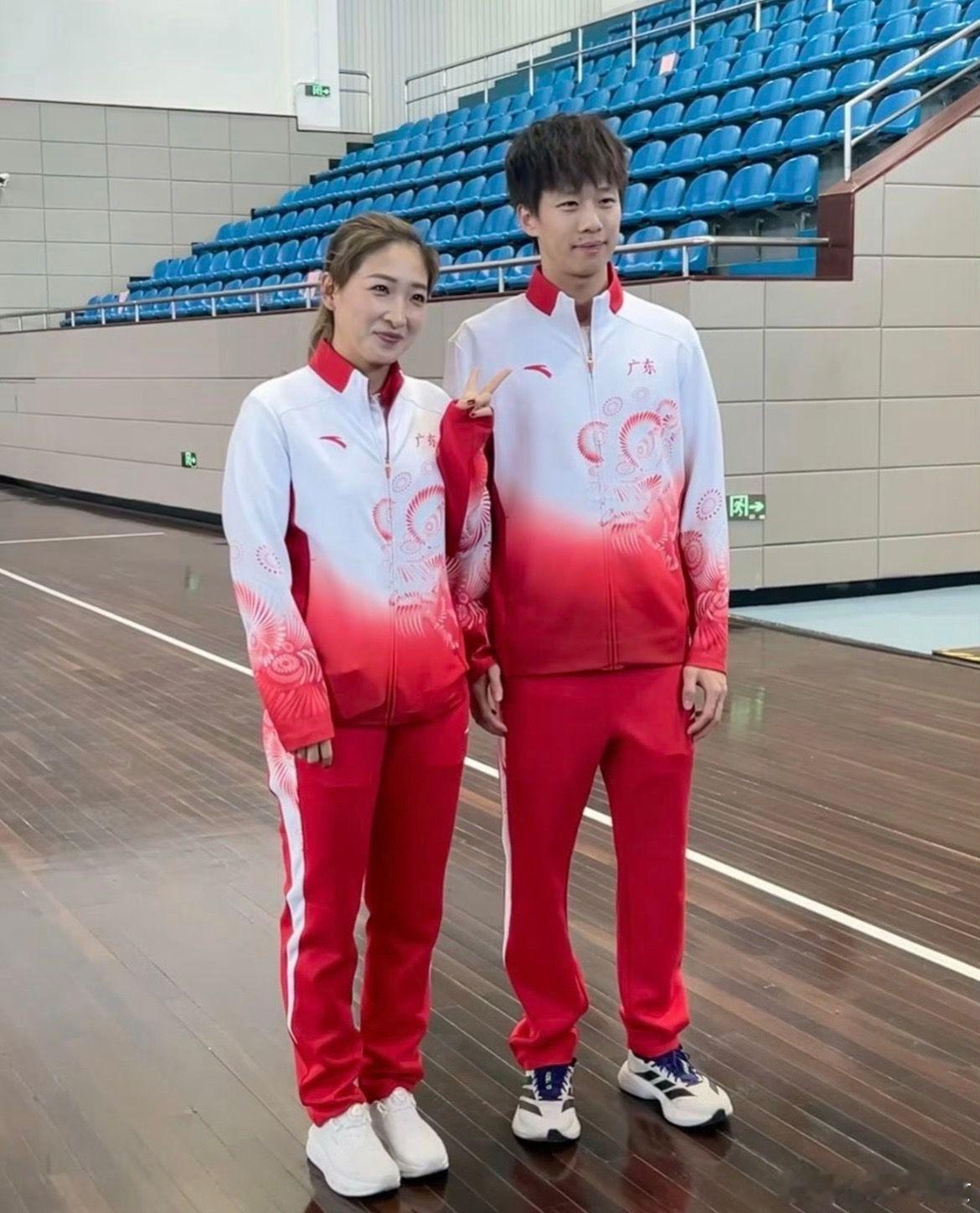 林高远刘诗雯表彰大会后合影林高远 刘诗雯 诗与远方组合又合体了，一起参加全运会表