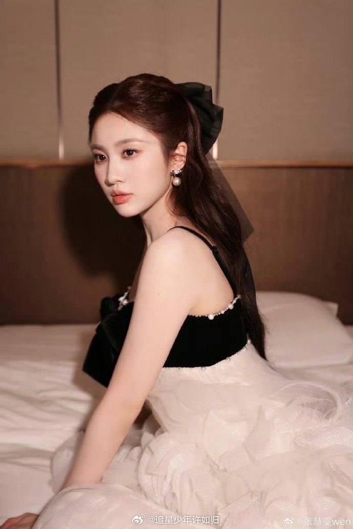 张慧雯我的白月光女主 张慧雯这波《乘风2026》出场直接惊艳全场！大方控场介绍自