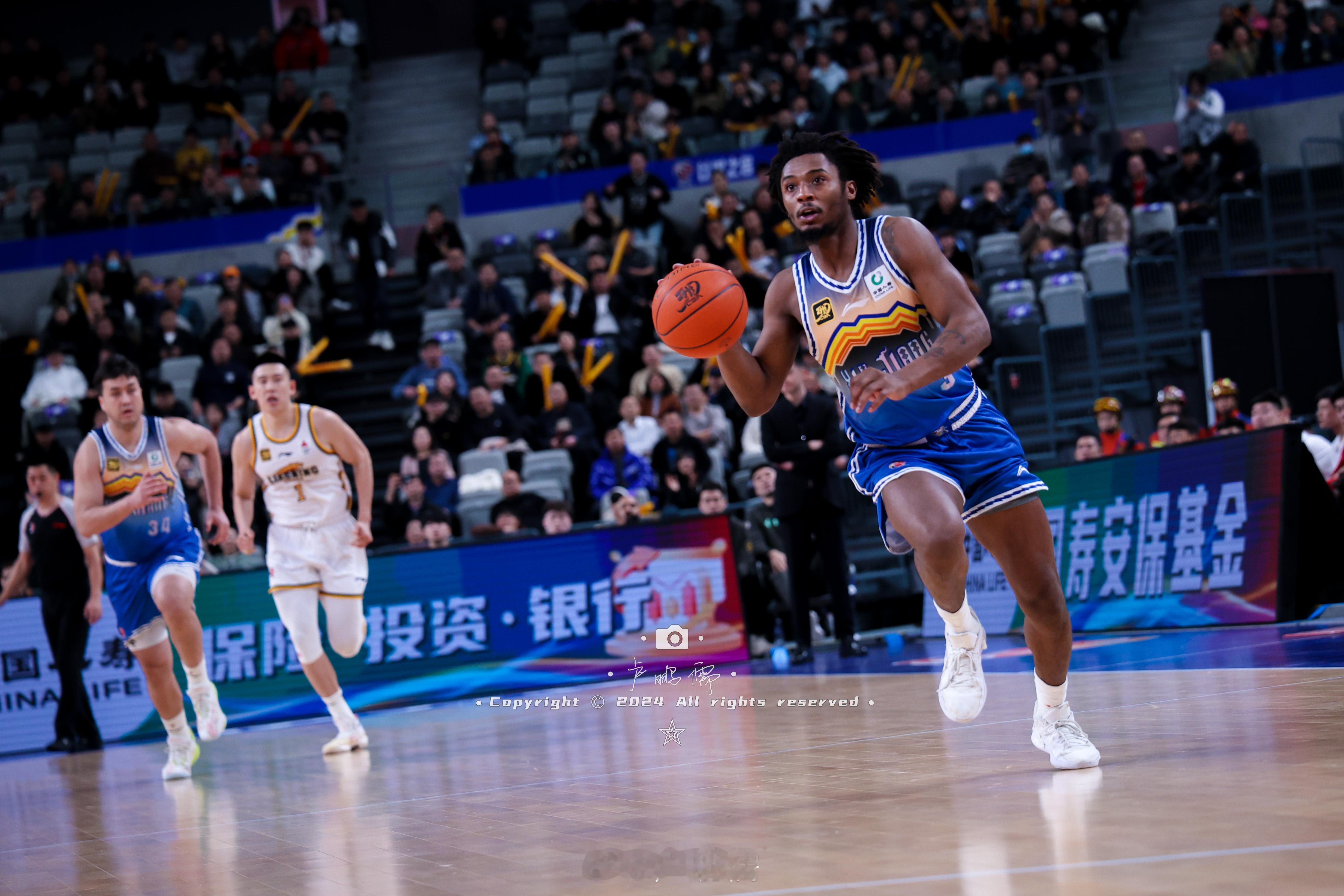 黑根斯快攻反击扣篮📸 