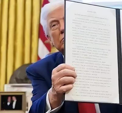 特朗普这波操作，简直是把“杀熟”玩到了极致！本以为给伊朗赔3000亿已经够狠了，
