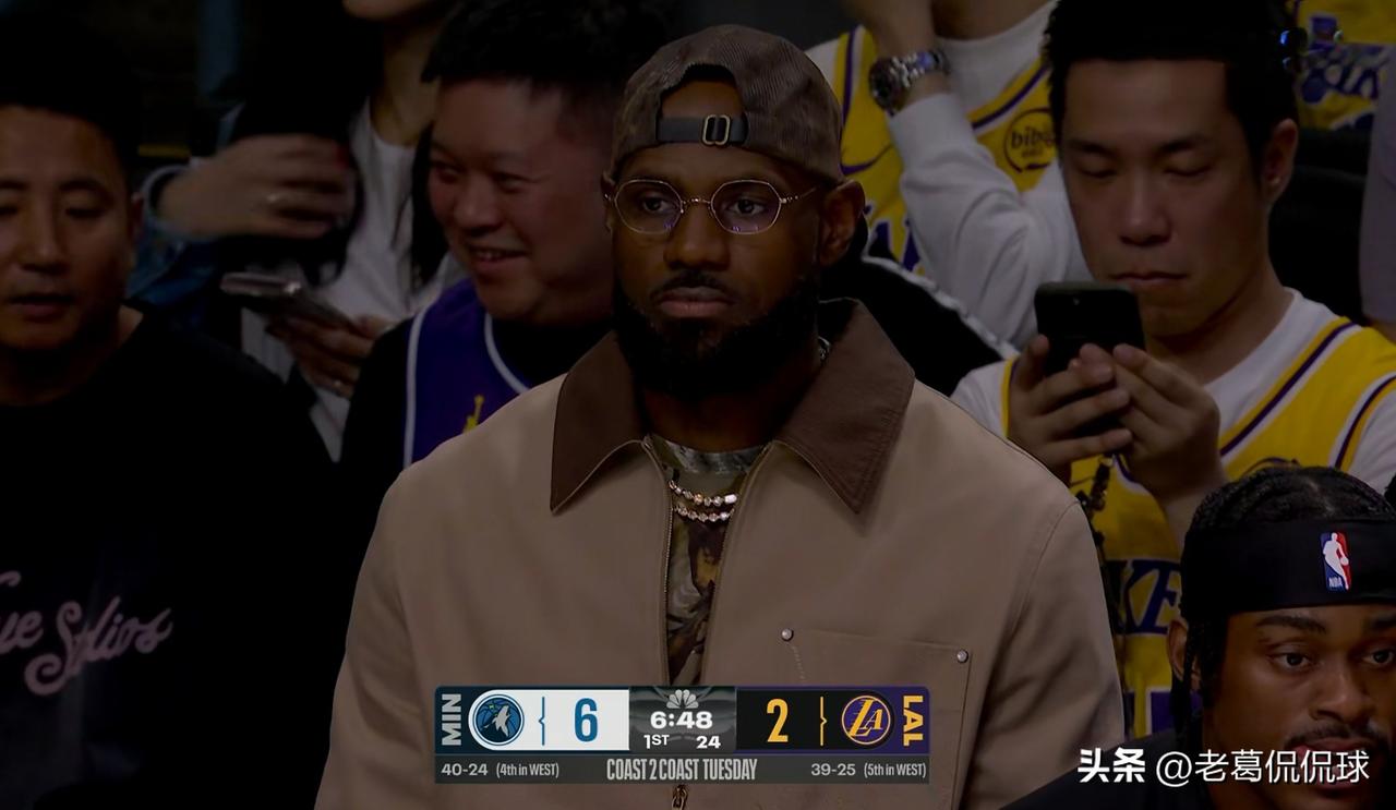 湖人老将詹姆斯真是心忧球队！在今天湖人主场迎战森林狼的焦点战中，当时比赛进行到了