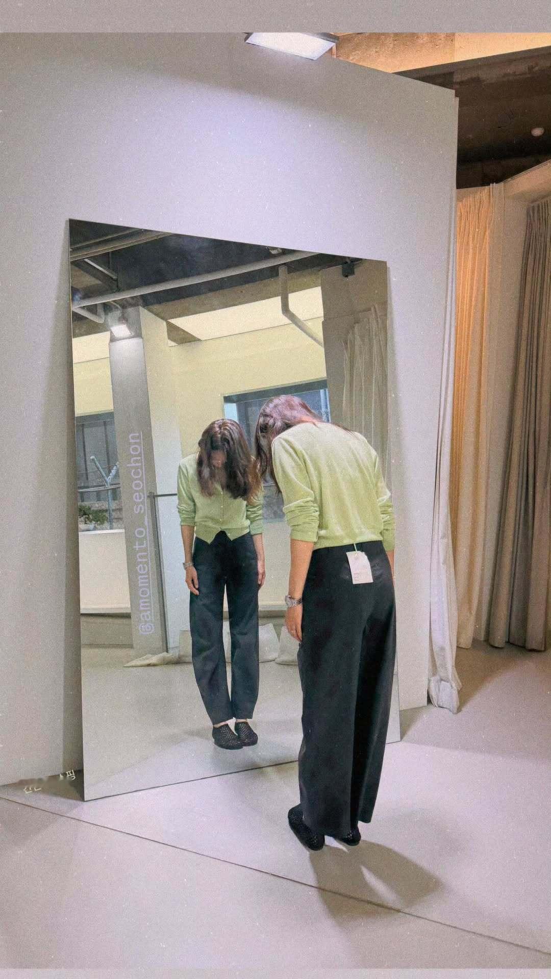 孔晓振更新1️⃣久违的购物 @ amomento_seochon2️⃣@ aut