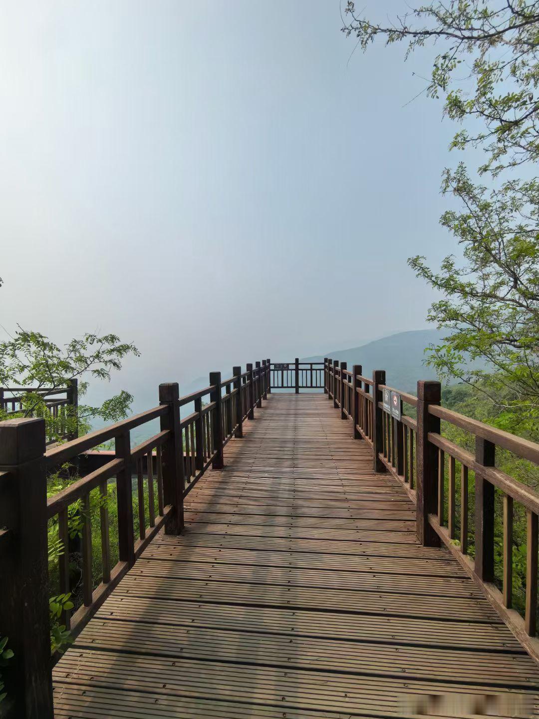 生活手记很多爱情都逃不过“爱得炽热，散得潦草”的魔咒。初见时的心动像燎原之火，两