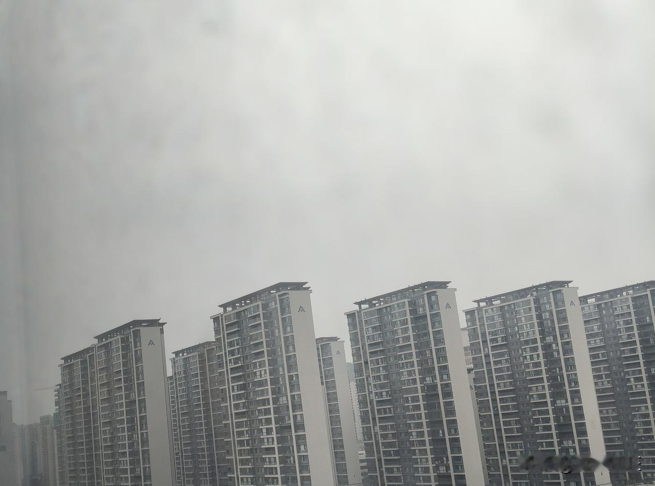 最近这几天驻马店市的空气不好，好几天没有在外边跑步了，3月份了春天了，运动运动出
