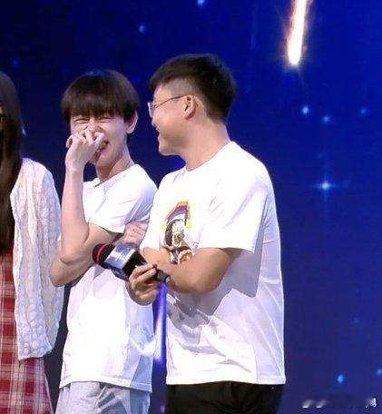 #Uzi小明再次搭档#🐶明应该不是卧底吧，这么熟悉了是不是卧底一下就知道了哈哈