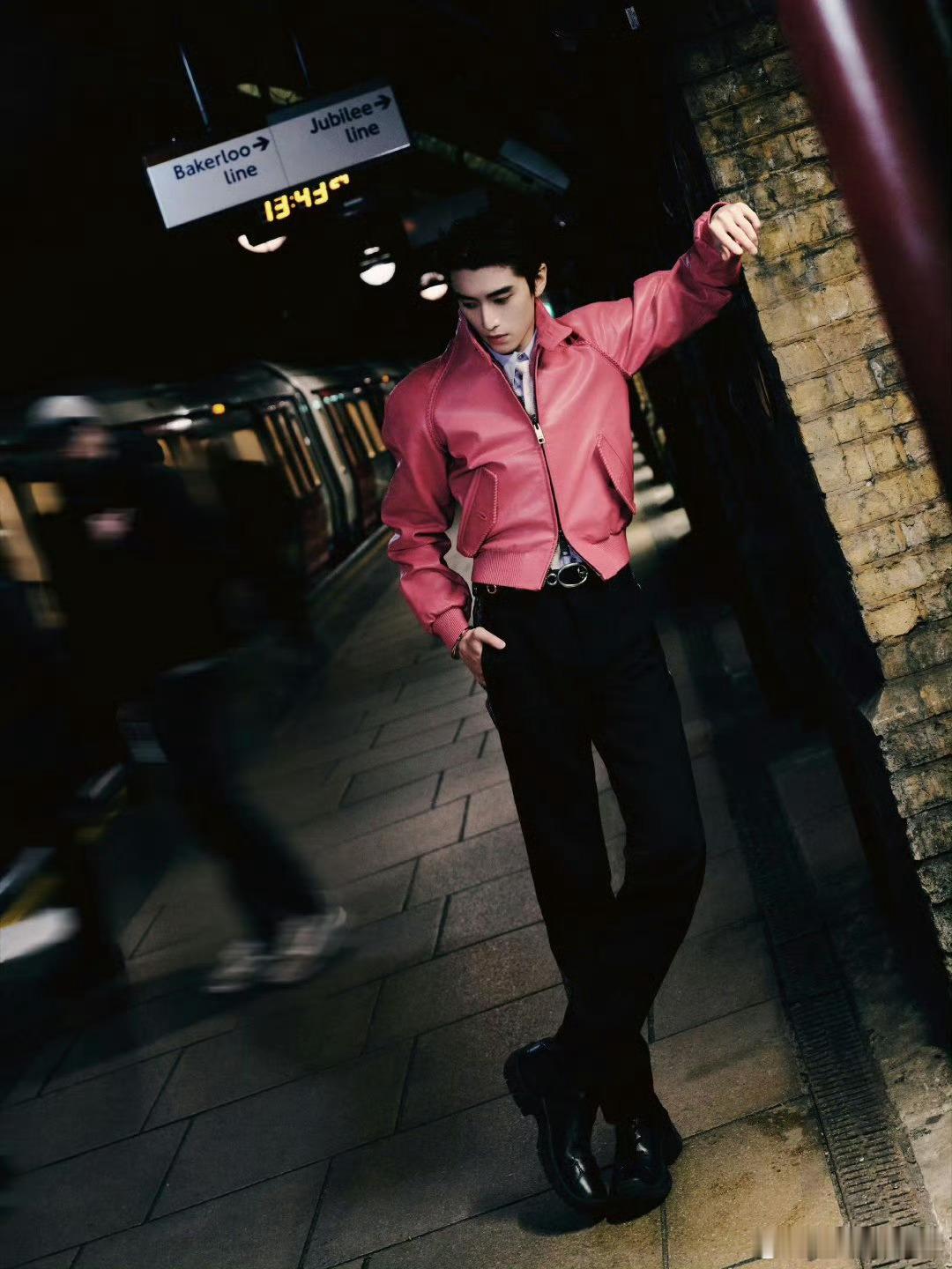 张康乐伦敦时装周首秀张康乐竟然是首次出席伦敦时装周Burberry大秀，状态真的