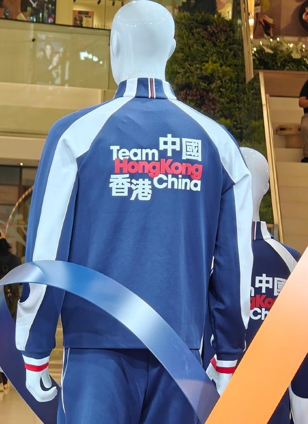 字幕变了，“中国香港”改成“香港”，更拉进了两地关系，增进了感情

这个表述的调