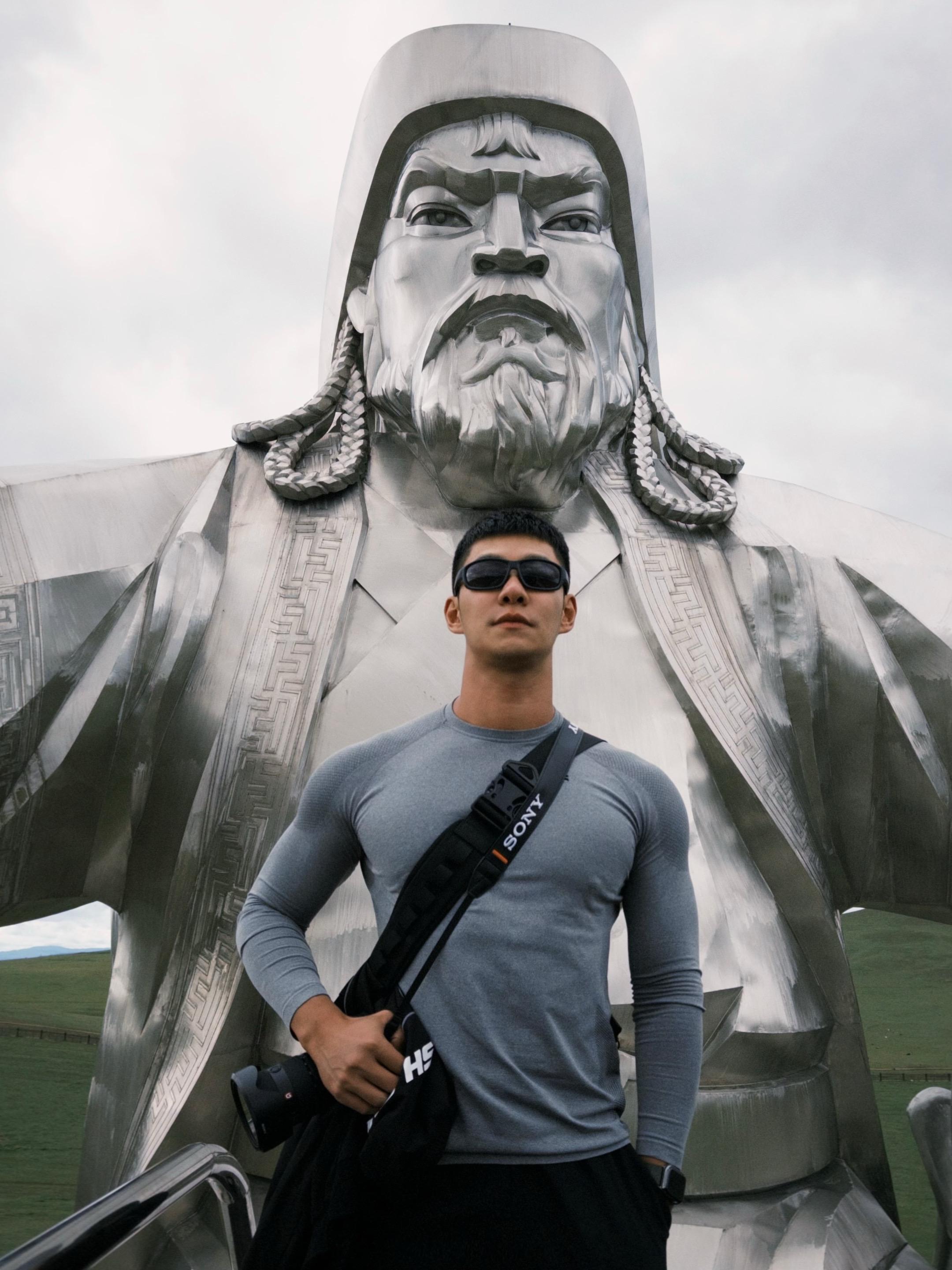 只识弯弓射大雕。