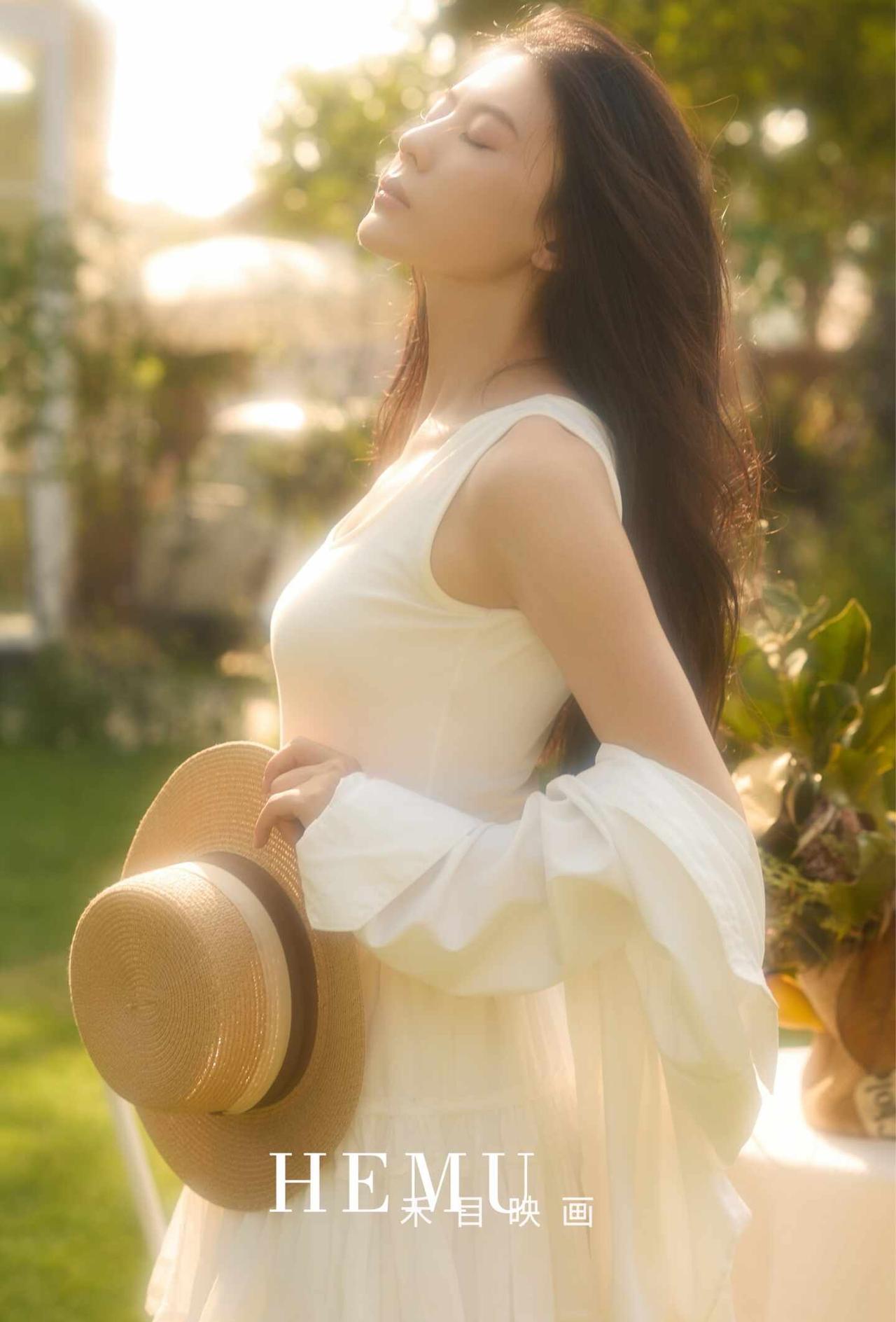 法式庄园｜草坪写真💐
早秋的午后
阳光☀️变得温柔了许多
法式浪漫💕与文艺气