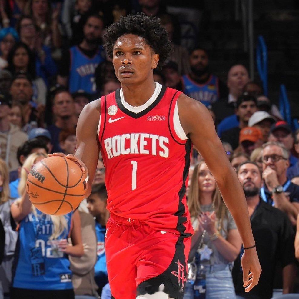 火箭3连胜期间，阿门场均15.7分7.3篮板7.7助攻1抢断，真实命中率57.1