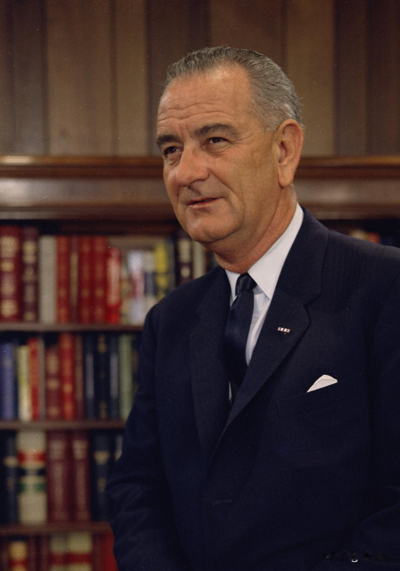 1973年1月22日星期一早上，美国第36任总统约翰逊和他的医生麦格拉纳汉博士通